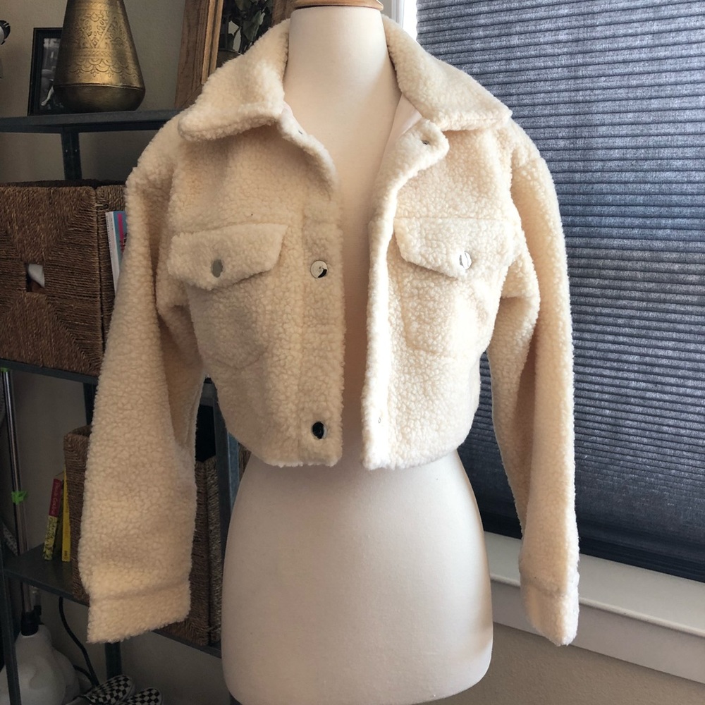 Verge Girl - Cropped teddy bear jacket